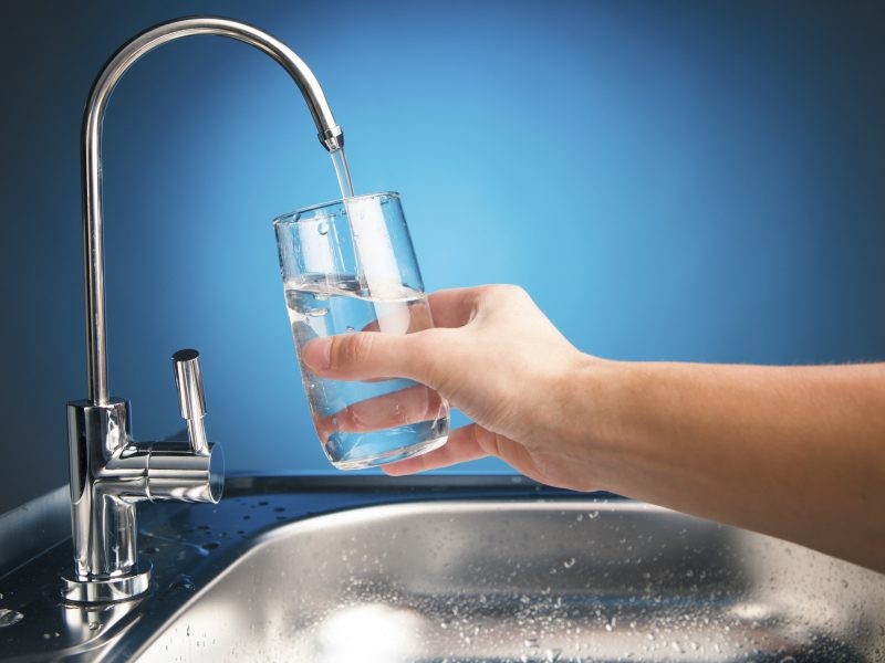 Uống nước như thế nào là đúng cách và có lợi cho sức khỏe?