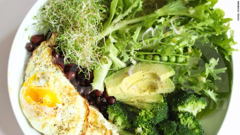 Suất ăn bao gồm 5 quả trứng, đậu và xanh là lựa chọn hoàn hảo cho bữa sáng đầy đủ dinh dưỡng